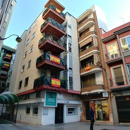 Апартаменты Alojamiento Plaza Chirinos Кордова Экстерьер фото