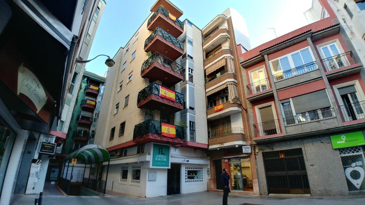Апартаменты Alojamiento Plaza Chirinos Кордова Экстерьер фото